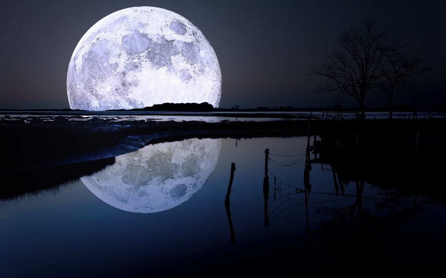 amazing-free-quality-full-moon-3d-wallpaper-image-for-computer-screensaver-and-destop-915x571